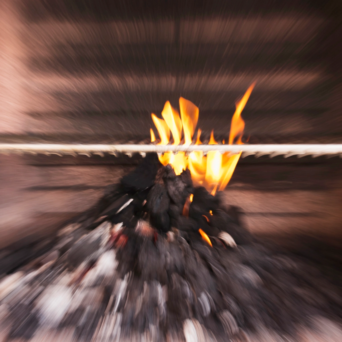 Allumer un barbecue à charbon