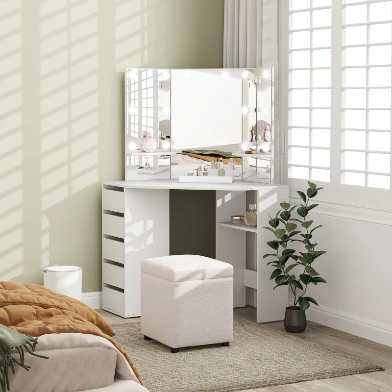 Coiffeuse d'angle blanche avec miroir Hollywood, tiroirs de rangement et tabouret dans une chambre moderne.