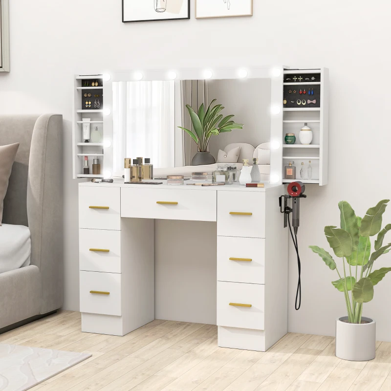 Coiffeuse en bois avec rangement caché, miroir rabattable et pieds hauts dans une chambre douillette.
