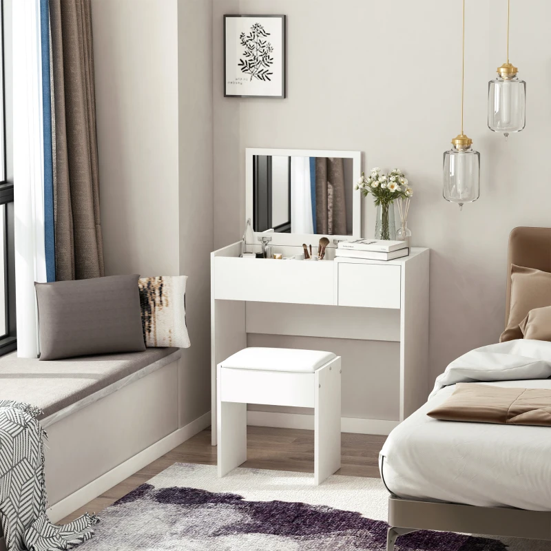Coiffeuse moderne noire et élégante avec miroir Hollywood, tiroirs et accessoires de maquillage dans une chambre stylée.