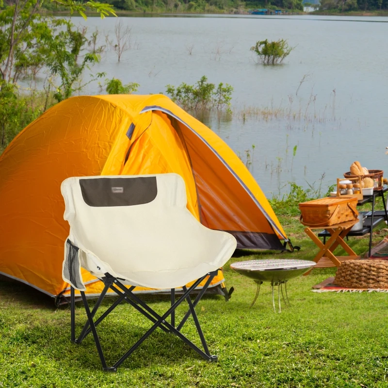 Siège de camping portable compact avec panneaux en filet et porte-gobelet, parfait pour la randonnée ou les voyages.