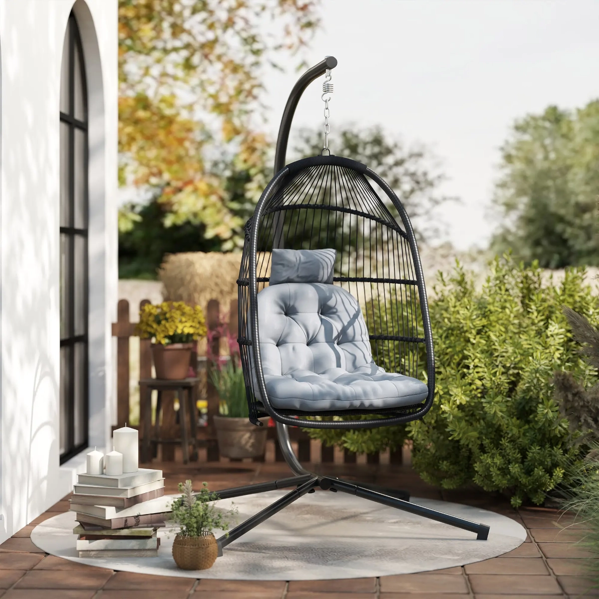 Fauteuil œuf suspendu avec support pliable et coussin, idéal pour les balcons ou petits patios.