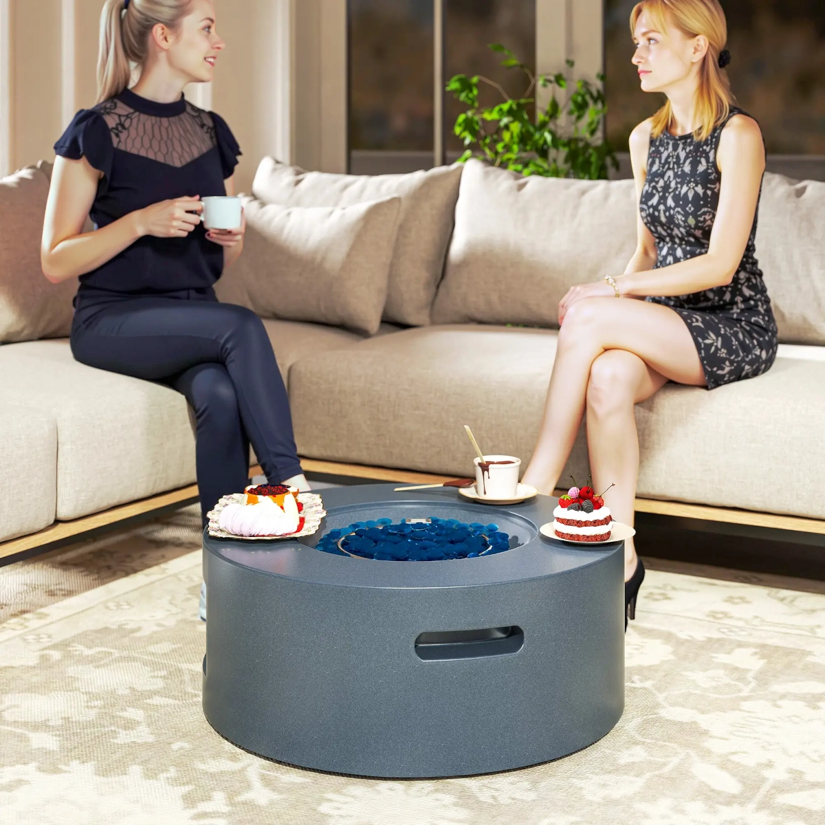 Design épuré d'un foyer au gaz mettant en valeur une flamme propre et des fonctions de contrôle modernes et faciles.