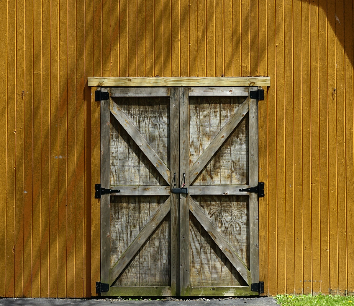 Comment construire une porte de cabanon avec du contreplaqué