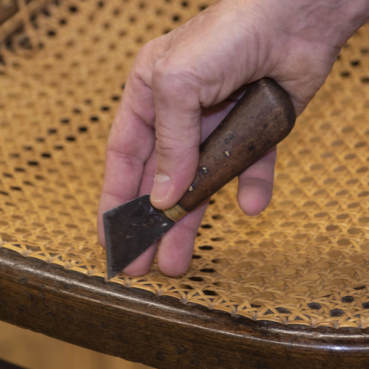 Comment réparer des meubles en rotin